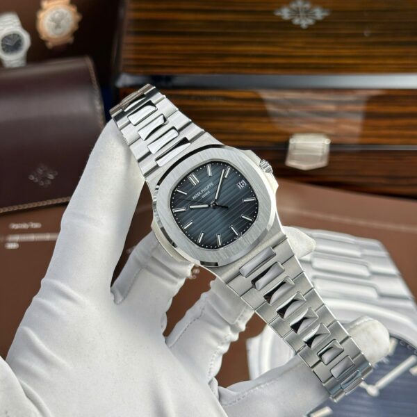 Patek Philippe Nautilus 5711 Blue Dial 40mm Stainless Steel Men's Watch ( Replica ) - Image 2