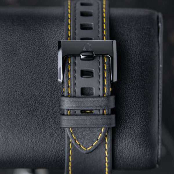 Omega Speedmaster Moonwatch Dark Side of the Moon Apollo 8 REF. 31192443001001 Rubber Strap Black Dial 44.25mm ( Replica ) - Image 10