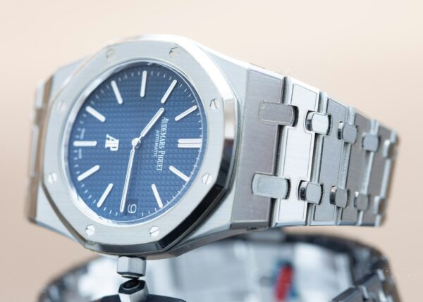 Audemars Piguet Royal Oak Jumbo Extra-thin 50th Anniversary Ref# 16202ST.OO.1240ST.01 39mm Stainless Steel Men's Watch ( Replica ) - Image 4