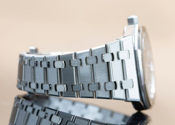 Audemars Piguet Royal Oak Jumbo Extra-thin 50th Anniversary Ref# 16202ST.OO.1240ST.01 39mm Stainless Steel Men's Watch ( Replica ) - Image 7