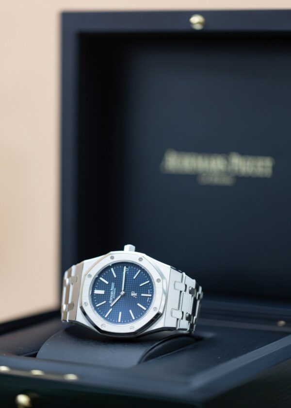 Audemars Piguet Royal Oak Jumbo Extra-thin 50th Anniversary Ref# 16202ST.OO.1240ST.01 39mm Stainless Steel Men's Watch ( Replica ) - Image 9