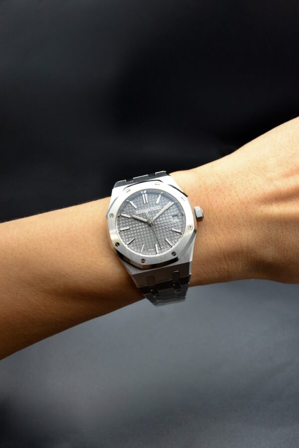Audemars Piguet Royal Oak Ref# 15550ST.OO.1356ST.07 37mm Stainless Steel Grey Dial Men's Watch ( Replica ) - Image 10