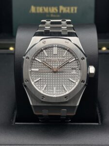 Audemars Piguet Royal Oak Ref# 15550ST.OO.1356ST.07 37mm Stainless Steel Grey Dial Men's Watch ( Replica )
