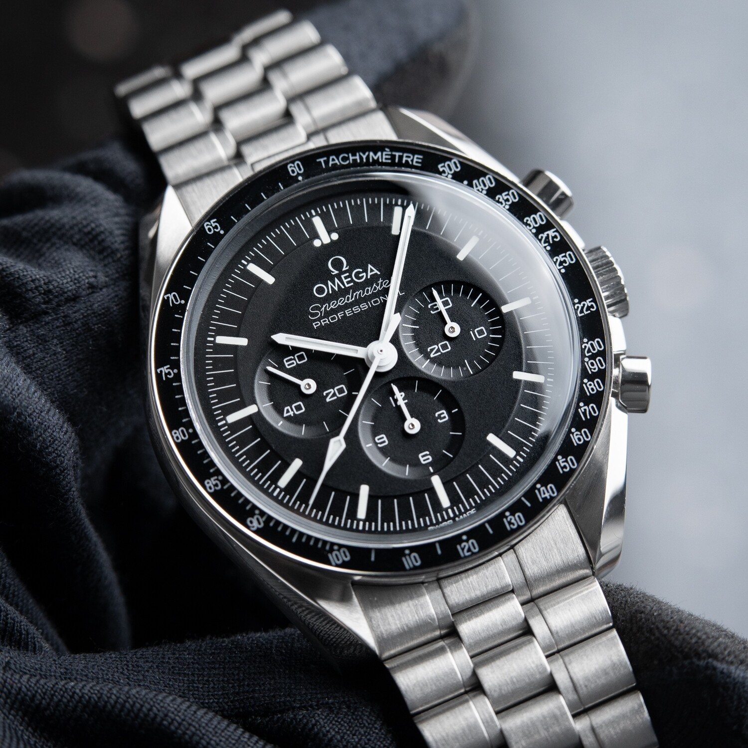 Omega Speedmaster Moonwatch 31030425001001 42mm Stainless Steel Black Dial Men's Watch ( Replica ) - Image 2